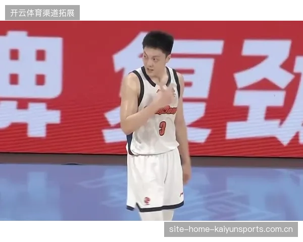 胡明轩常规赛数据创生涯新低，膝盖劳损严重影响其突破爆发力